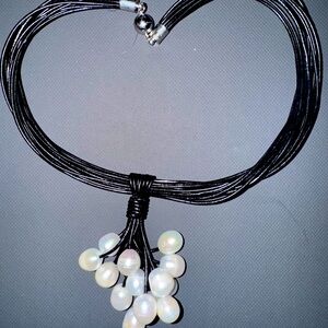 Used-Elegant Black and White Pearl Necklace